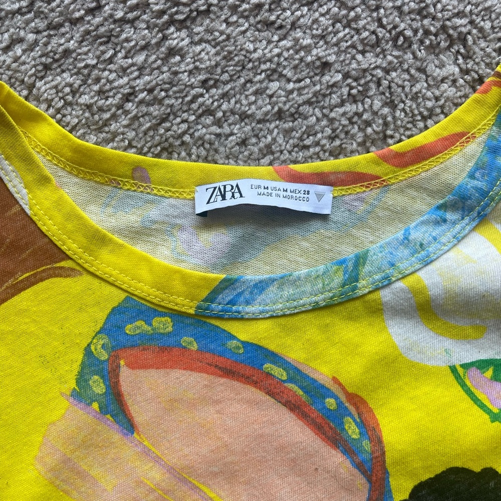 Zara women T-shirt size M yellow color very new